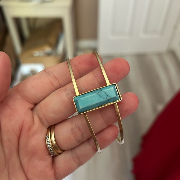 4/$50 Elegant Gold and Turquoise Bracelet 7 inches 💙 - Picture 6 of 6